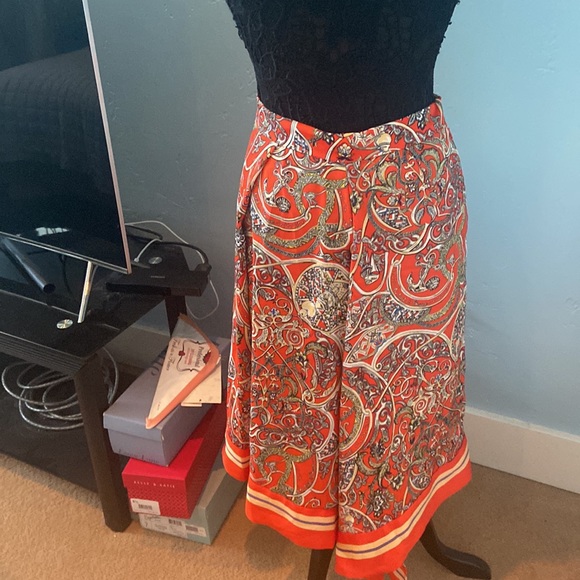 H&M handkerchief hem midi skirt- size 8 - NWOT - Picture 3 of 5